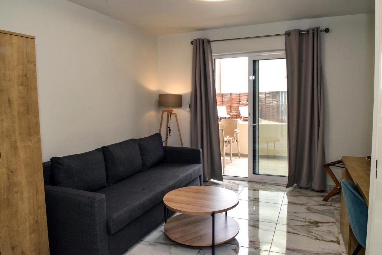 Mithos Premium Rooms Agia Marina 외부 사진