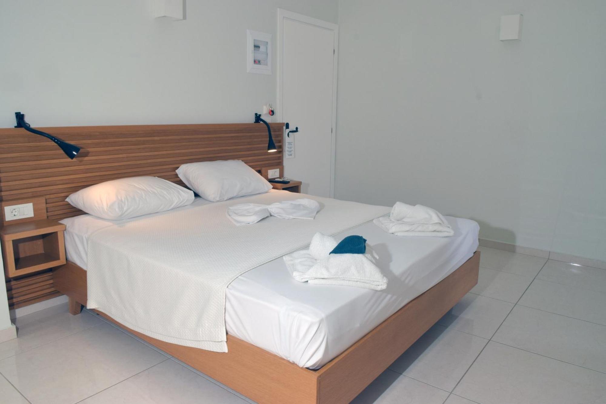 Mithos Premium Rooms Agia Marina 외부 사진