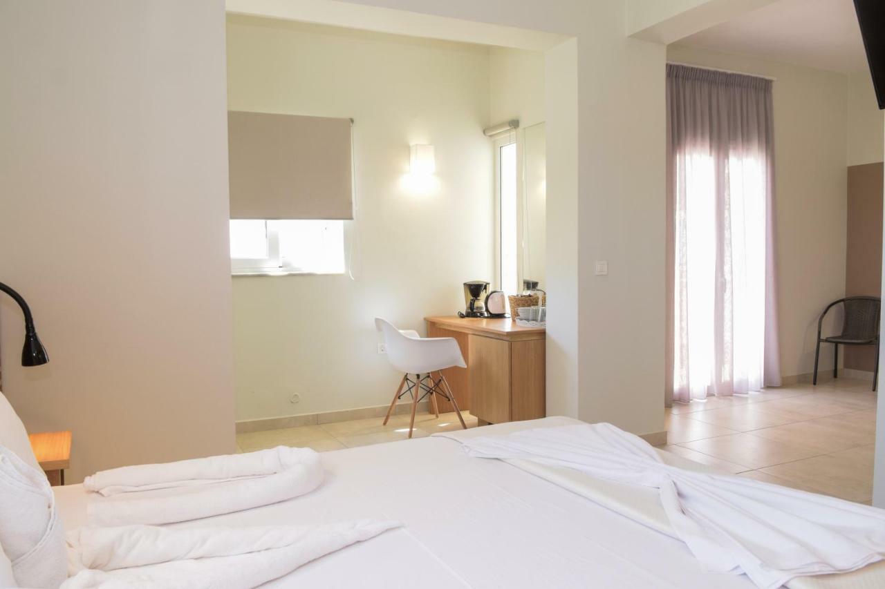Mithos Premium Rooms Agia Marina 외부 사진